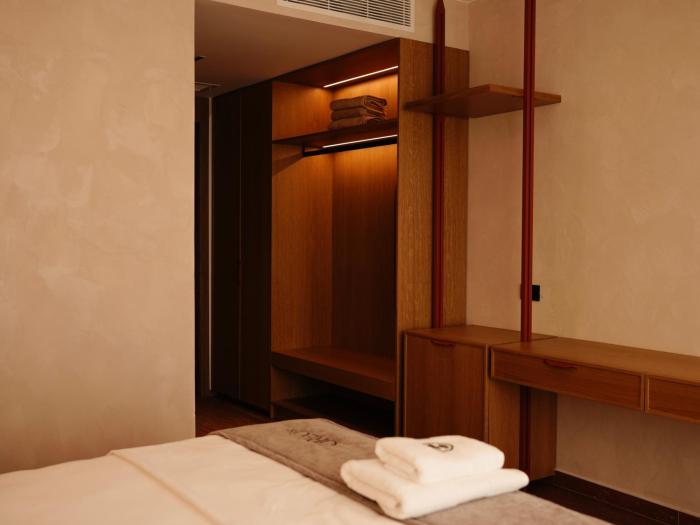 greg hotel