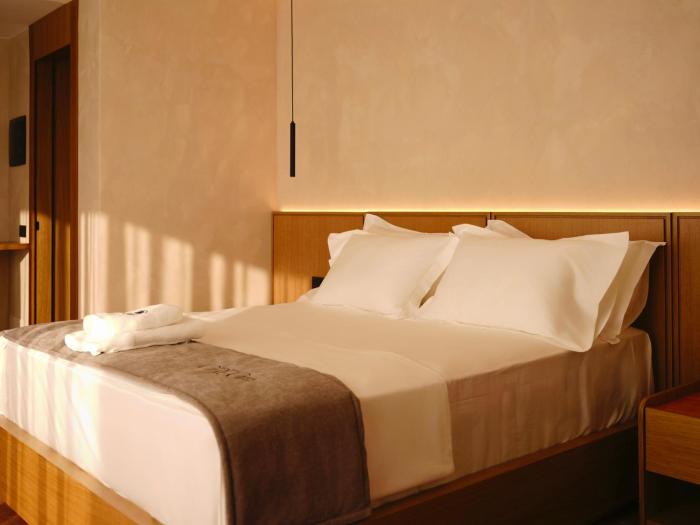 greg hotel