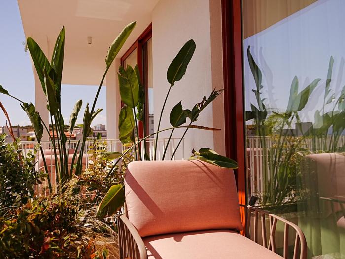 greg hotel