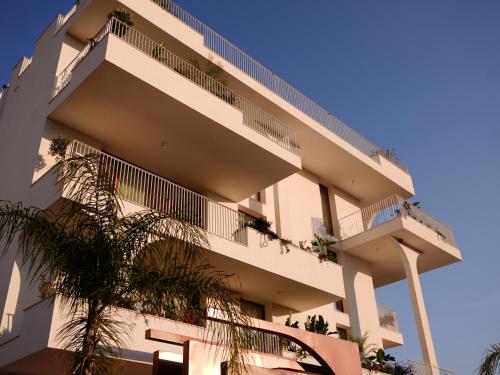 greg hotel