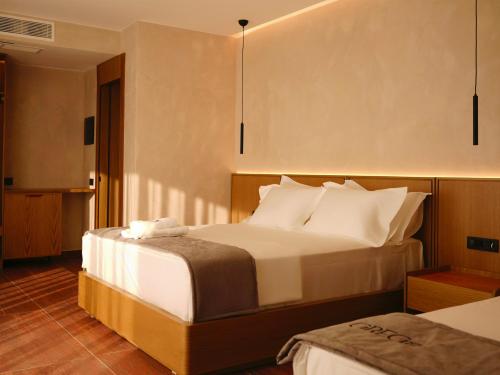 greg hotel