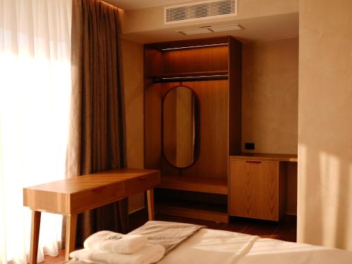 greg hotel
