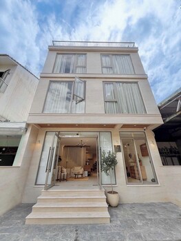 aura zen hotel hoian