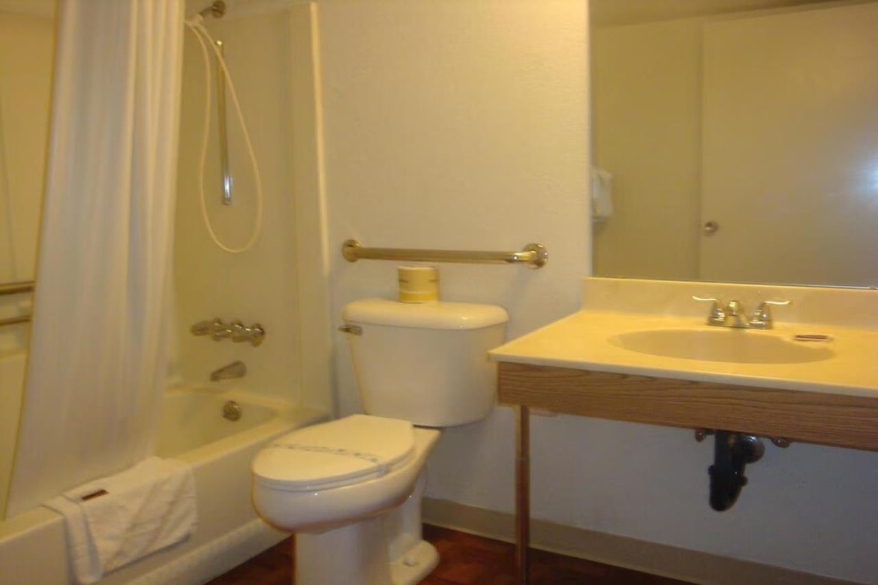 midtown motel burlington near hwy 34