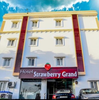hotel strawberry grand