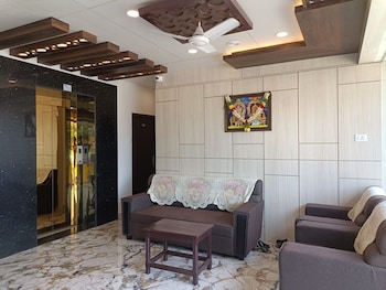 Hotel Strawberry Grand,,2 star