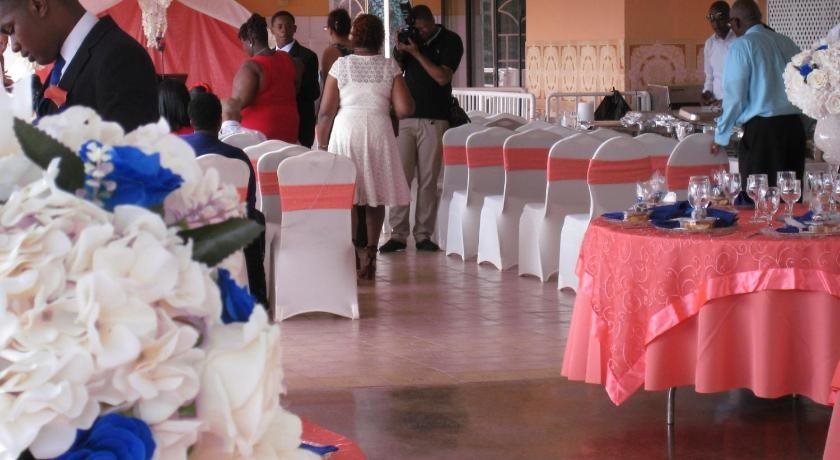 Alicia's Palace,Port Of Spain>>Arouca,3 star