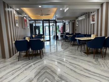 five palms hotels