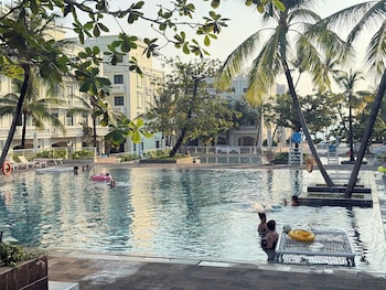 Lalu Hotel,,3 star