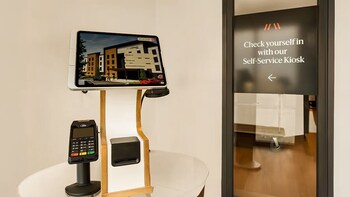 livaway suites tucson