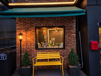 sr compact hotel sinchon