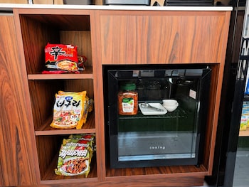 sr compact hotel sinchon