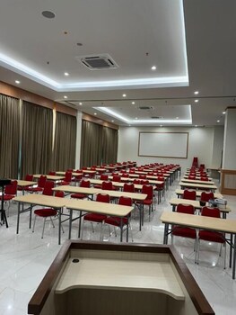Lakeside Tell Cikarang,,3 star