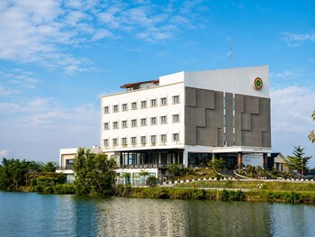 Lakeside Tell Cikarang,,3 star