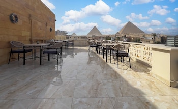 hotel pyramids palace view inn