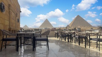 hotel pyramids palace view inn