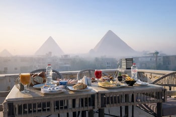 hotel pyramids palace view inn