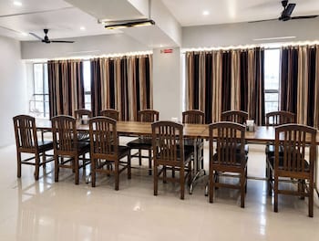 hotel apollo spring road odhav ahemdabad