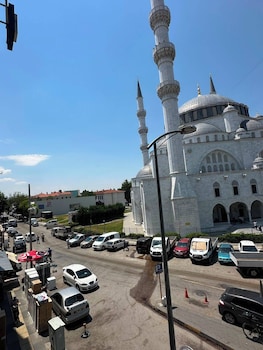 paris otel itfaiye meydani