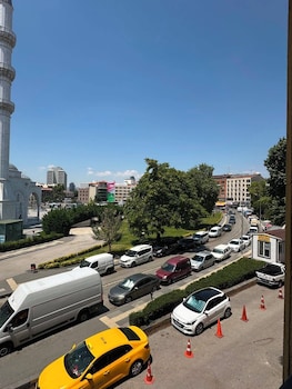 paris otel itfaiye meydani