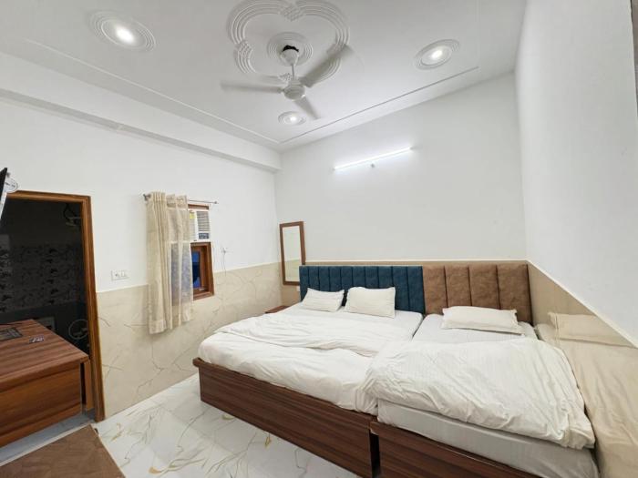 hotel vrinda nikunj dham