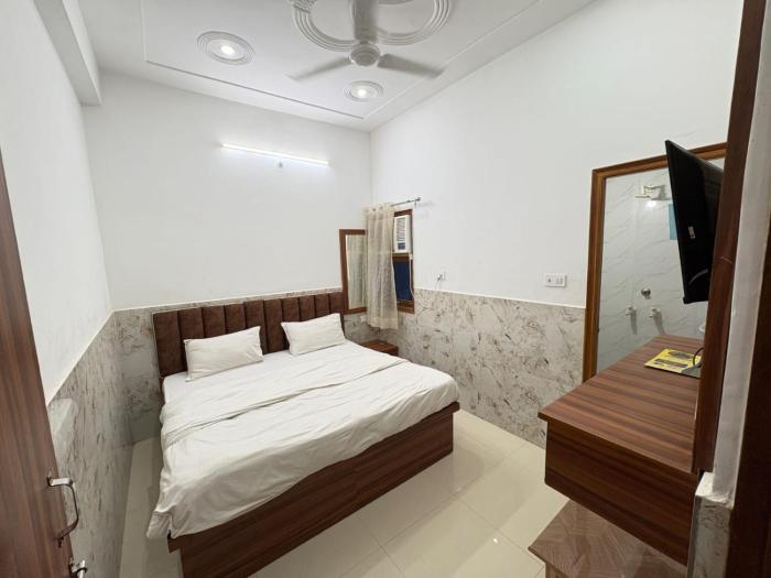 hotel vrinda nikunj dham