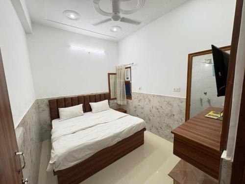 hotel vrinda nikunj dham