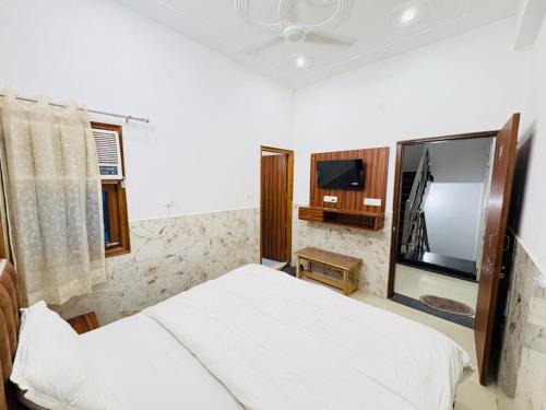 hotel vrinda nikunj dham