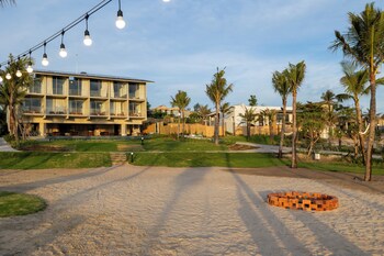 rucha beachfront retreat