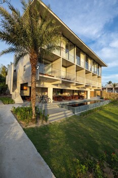 rucha beachfront retreat