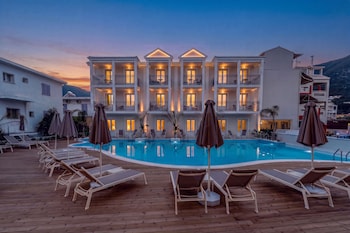royal nidri suites