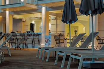 royal nidri suites
