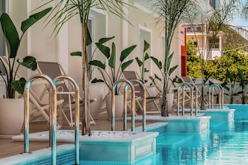 royal nidri suites
