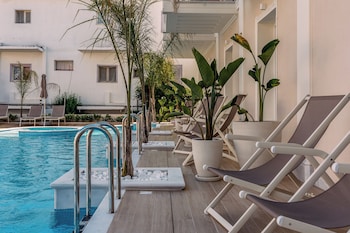 royal nidri suites