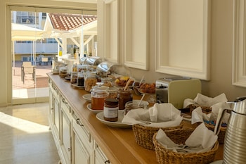 royal nidri suites