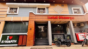 hotel shaurya