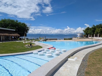 Banana Beach Club,,3 star