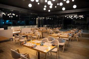 Royal Avenue Kandy,,3 star