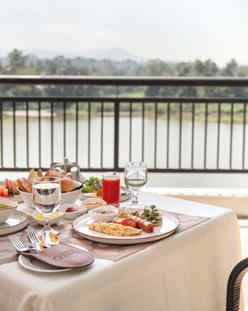Royal Avenue Kandy,,3 star