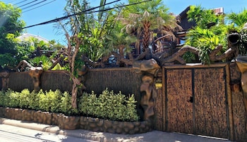 manjiland luxury pool villa pattaya