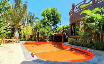 Manjiland Luxury Pool Villa Pattaya,,5 star