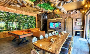 Manjiland Luxury Pool Villa Pattaya,,5 star