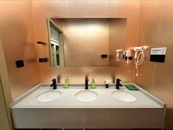 yumian hotel shanghai jingan temple west nanjing road subway station