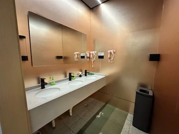 yumian hotel shanghai jingan temple west nanjing road subway station