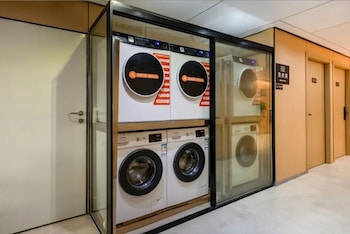yumian hotel shanghai jingan temple west nanjing road subway station