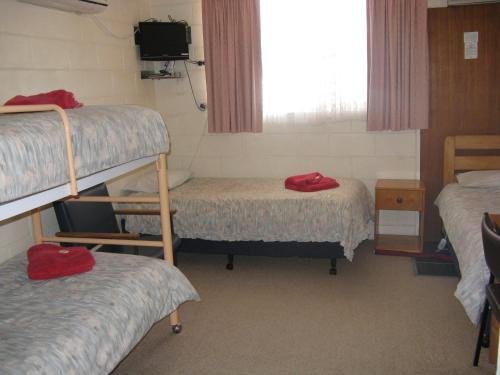 peak hill golden peak budget motel