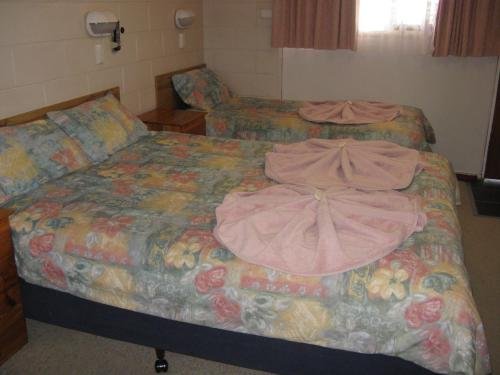 peak hill golden peak budget motel
