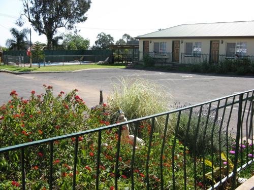 peak hill golden peak budget motel