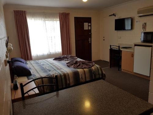 peak hill golden peak budget motel