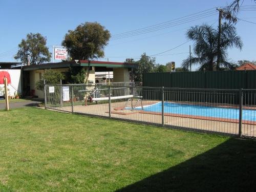 peak hill golden peak budget motel